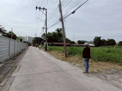 ขายที่ดินใกล้รถไฟฟ้าสายสีชมพู 906 ตรว แปลงมุม ติดถนนคอนกรีตสาธารณะ ซ.รามอินทรา 5 แยก 3-4 กทม.