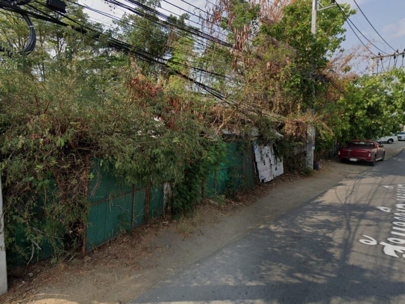 ที่ดินลำพูน ทำเลในตัวเมือง ติดถนนสันเหมืองเหนือ เนื้อที่ 207 ตารางวา