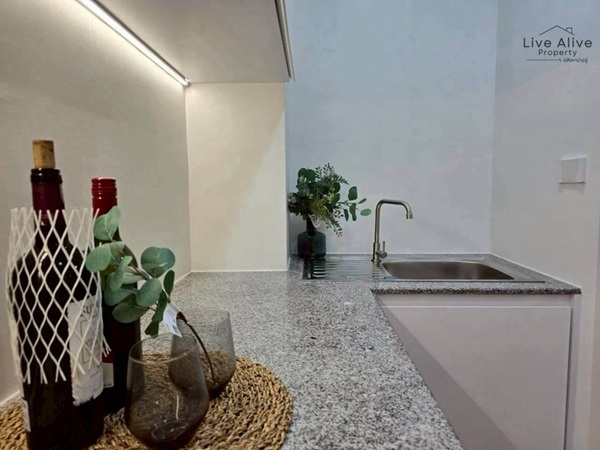 ขายคอนโด The IRIS Rama 9 - Srinakarin ใกล้เดอะมอลล์ รามคำแหง เฟอร์ครบ พร้อมเข้าอยู่ โทร 085-8266936