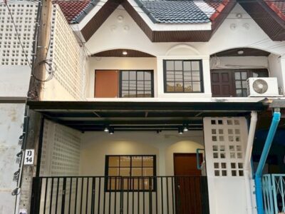 ขายทาวน์เฮาส์ 2 ชั้น NexHaus44 ปากซอยอ่อนนุช 44 เดินทางเข้าโซนทองหล่อ พระราม 9 รีโนเวทใหม่ทั้งหลัง พร้อมเข้าอยู่ โทร 085-826-6936