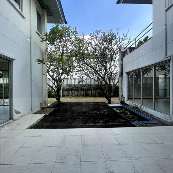 ขายบ้าน 2 ชั้น หมู่บ้าน Noble Tara Ngamwongwan เมืองนนทบุรี หน้าโครงการติดสถานีรถไฟฟ้า Tel 089-8578865