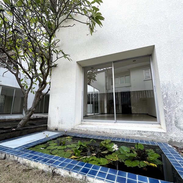 ขายบ้าน 2 ชั้น หมู่บ้าน Noble Tara Ngamwongwan เมืองนนทบุรี หน้าโครงการติดสถานีรถไฟฟ้า Tel 089-8578865