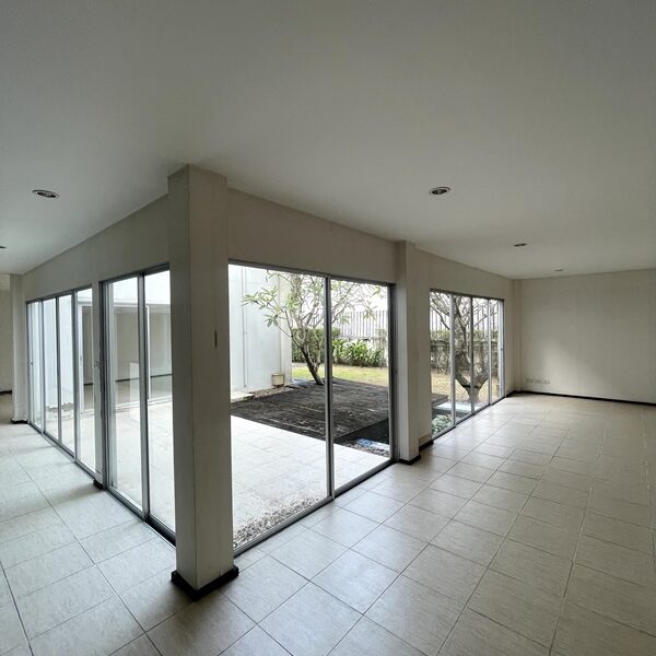 ขายบ้าน 2 ชั้น หมู่บ้าน โนเบิลทารา งามวงศ์วาน เมืองนนทบุรี หน้าโครงการติดสถานีรถไฟฟ้า Tel 089-8578865