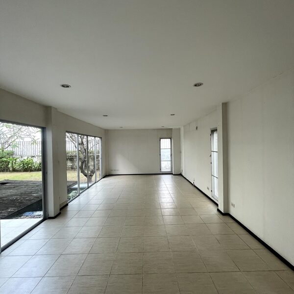 ขายบ้าน 2 ชั้น หมู่บ้าน Noble Tara Ngamwongwan เมืองนนทบุรี หน้าโครงการติดสถานีรถไฟฟ้า Tel 089-8578865