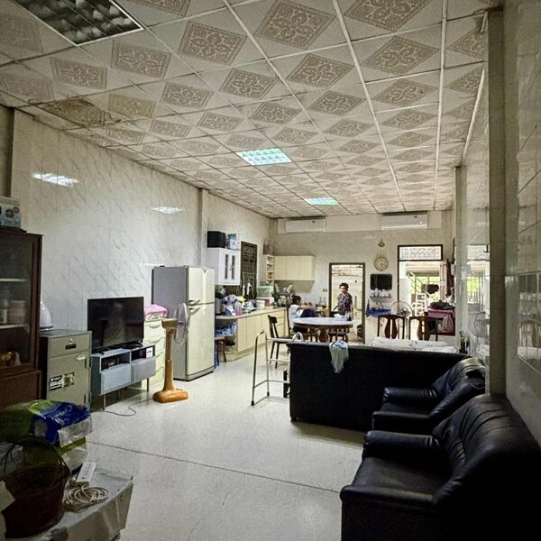 ขายอาคารพาณิชย์ 2 ชั้น ภูเก็ต 48 ตรว. ติดถนนเชิงทะเล ทำเลทอง เจ้าของขายเอง-ต่อรองได้ โทร 065-8785994