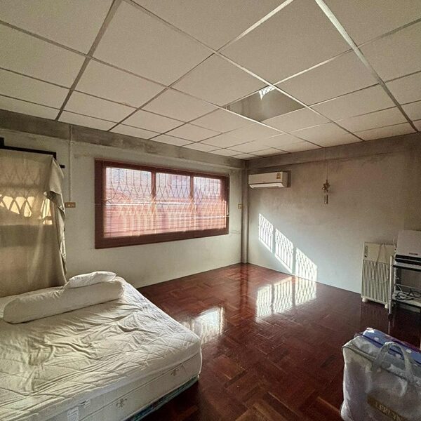 ขายตึก อาคารพาณิชย์ 2 ชั้น ถลาง ภูเก็ต ติดถนนเชิงทะเล ทำเลทอง เหมาะทำธุรกิจหลายรูปแบบ โทร 065-8785994