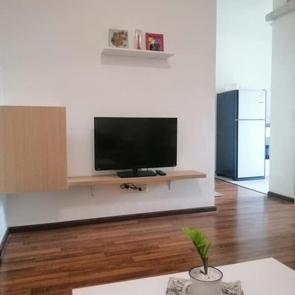 ให้เช่า คอนโด ยู รัชโยธิน ห้องริม วิวสระน้ำ ชั้น 8 บนสุด เฟอร์พร้อมอยู่ Tel 0626599246