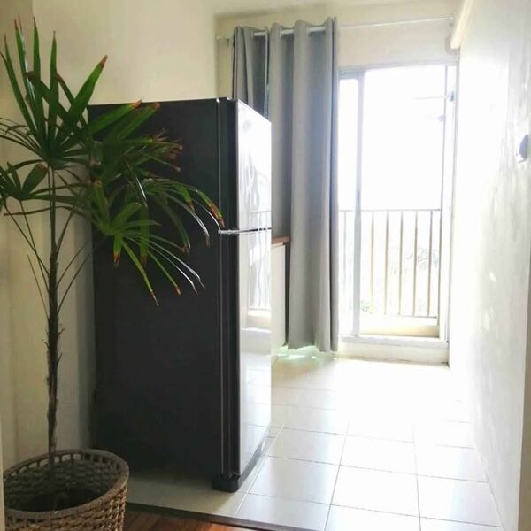 ให้เช่า คอนโด ยู รัชโยธิน ห้องริม วิวสระน้ำ ชั้น 8 บนสุด เฟอร์พร้อมอยู่ Tel 0626599246