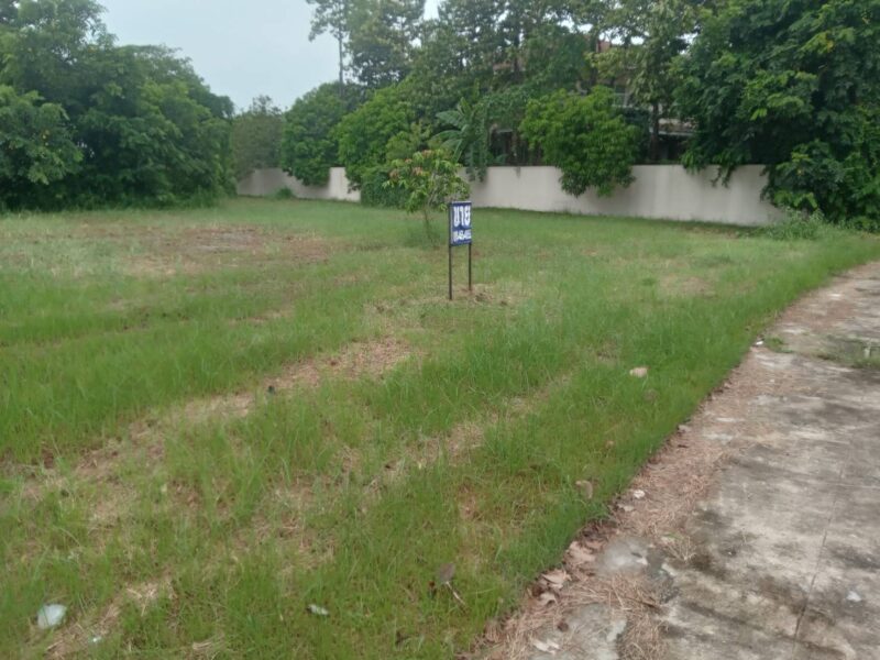 ขายที่ดินเปล่าติดทะเลสาบขนาดใหญ่ พื้นที่ 235 ตารางวา อยู่ในโครงการหมู่บ้านเดอะลากูน 1 สามโคกปทุมธานี