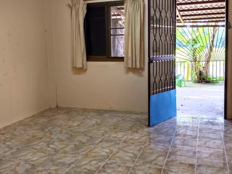 ขายที่ดินนครนายกพร้อมอาคารห้องเช่า 11 ห้อง ทำเลดี ติดถนนใหญ่