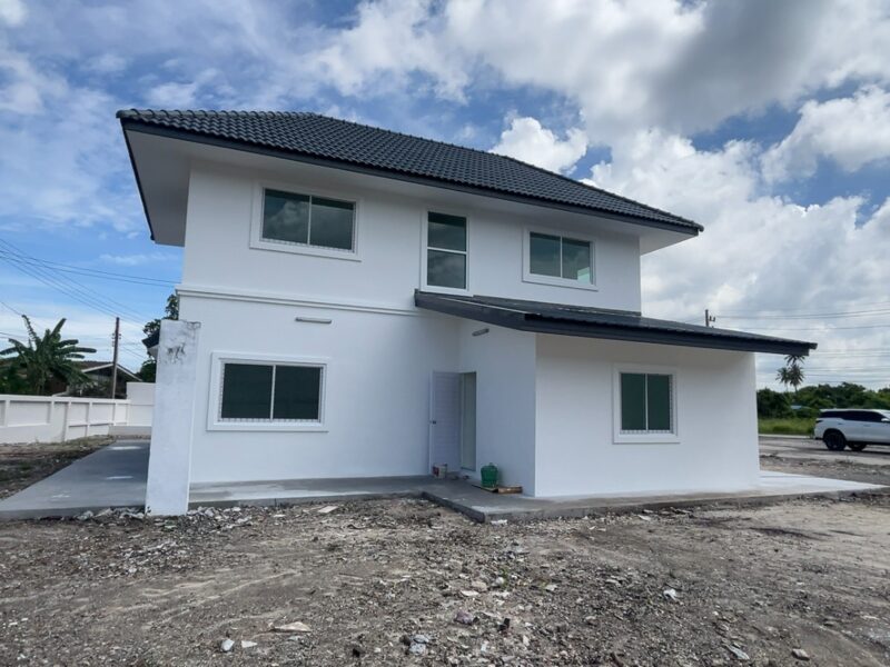 บ้านพร้อมที่ดินชลบุรี เนื้อที่ 567 ตารางวา บ้าน 2 ชั้น รีโนเวทใหม่พร้อมโกดังขนาดใหญ่