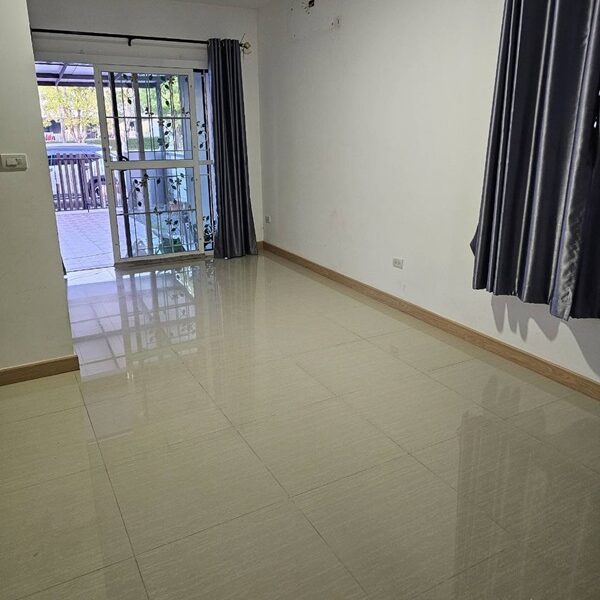 ขายด่วน บ้านทาวเฮ้าส์ หมู่บ้านศิวาลัย บางสมัคร บางปะกง ฉะเชิงเทรา สภาพใหม่ เนื้อที่ 42 ตรว. โทร 0632359638