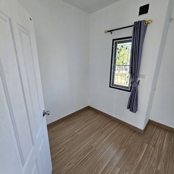 ขายด่วน บ้านทาวเฮ้าส์ หมู่บ้านศิวาลัย บางสมัคร บางปะกง ฉะเชิงเทรา สภาพใหม่ เนื้อที่ 42 ตรว. โทร 0632359638