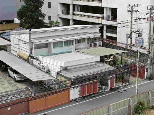 ทำเลหายาก ใจกลางเมือง บ้านพร้อมร้านอาหาร เอกมัย-สุขุมวิท 42 ใกล้ BTS โทร 089-0663888