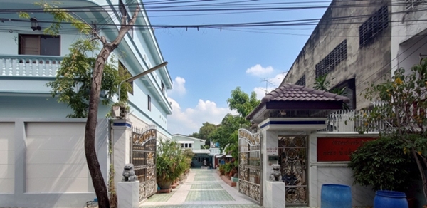 ขายบ้านเดี่ยวปรับปรุงใหม่ 4 นอน 3 น้ำ โฉนดที่ดินกรุงเทพ 233 วา ติดคลองประเวศ หลังสนามบินสุวรรณภูมิ แอร์พอร์ตลิงค์ลาดกระบัง ปล่อยเช่าได้เดือนละแสน Yield4%