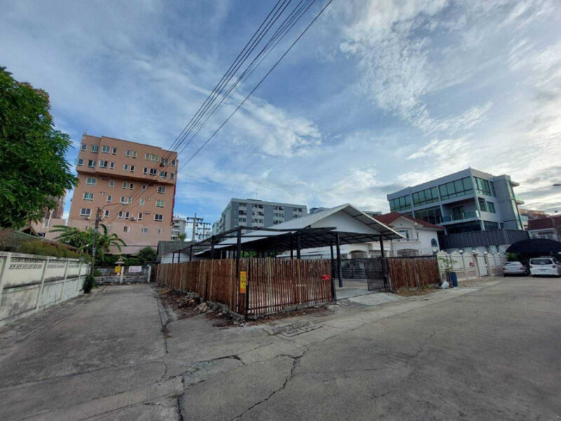 ให้เช่า ที่ดินหัวมุม 109 ตร.วา พร้อมโครงเหล็ก หลังคา ห้องน้ำ ซอย 20 มิถุนา ใกล้ MRT สุทธิสาร ทำเลทองโซนชุมชน