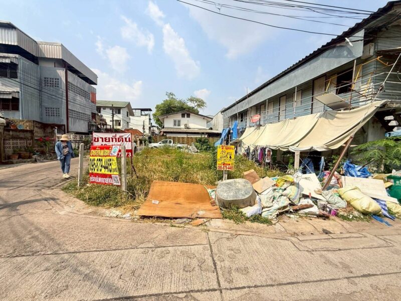 ขายด่วนที่ดิน 49 ตรว ติดถนนคอนกรีตสาธารณะ แปลงมุม ซ.รามอินทรา46 บางกะปิ กรุงเทพมหานคร