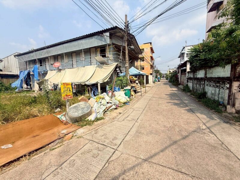 ขายด่วนที่ดิน 49 ตรว ติดถนนคอนกรีตสาธารณะ แปลงมุม ซ.รามอินทรา46 บางกะปิ กรุงเทพมหานคร