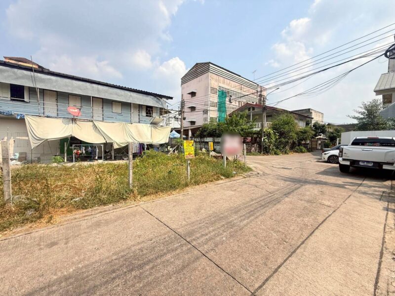 ขายด่วนที่ดิน 49 ตรว ติดถนนคอนกรีตสาธารณะ แปลงมุม ซ.รามอินทรา46 บางกะปิ กรุงเทพมหานคร