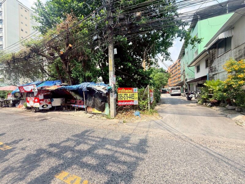 ขายที่ดินทำเลดี 570 ตรว ติดถนนคอนกรีต แปลงมุม ซ.ลาดพร้าว 87แยก7 เขตวังทองหลาง กรุงเทพ