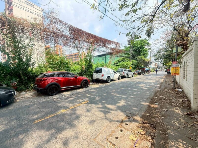 ขายที่ดินทำเลดี 570 ตรว ติดถนนคอนกรีต แปลงมุม ซ.ลาดพร้าว 87แยก7 เขตวังทองหลาง กรุงเทพ