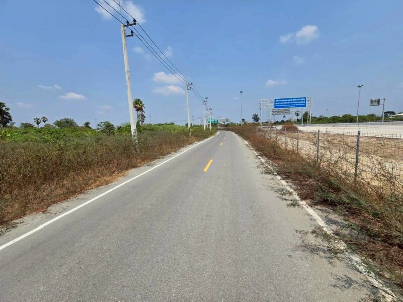 ขายด่วนที่ดินใกล้ด่านมอเตอร์เวย์ M81 เนื้อที่ 300 ตรว ติดถนนลาดยางสาธารณะ อ. เมืองนครปฐม จ. นครปฐม