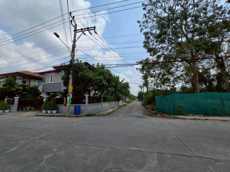 ขายด่วนที่ดิน 225 ตรว ติดถนนคอนกรีตสาธารณะ หมู่บ้านบางใหญ่การ์เด้น บางใหญ่ นนทบุรี