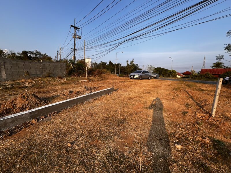 ใจกลางชุมชน ล้อมรอบด้วย โรงเรียน,โรงพยาบาล, สนง.เทศบาล สนง.อบต, สถานีตำรวจ, ไปรษณีย์, ตลาดสดเทศบาล, 7-11, Big C, Lotus 📌 เหมาะทำร้านค้าทั่วไป ร้านอาหาร รีสอร์ท บริษัทขนส่ง ศูนย์กระจายสินค้า โกดังเก็บสินค้า