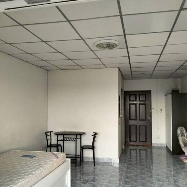 ขายด่วน คอนโด กรีนเพลส รอยัล พาร์ค ทำเลหน้าโรงเรียน ขนาด 31 ตรม.ชั้น 4 ห้องเย็นอยู่สบาย โทร 099-1961001