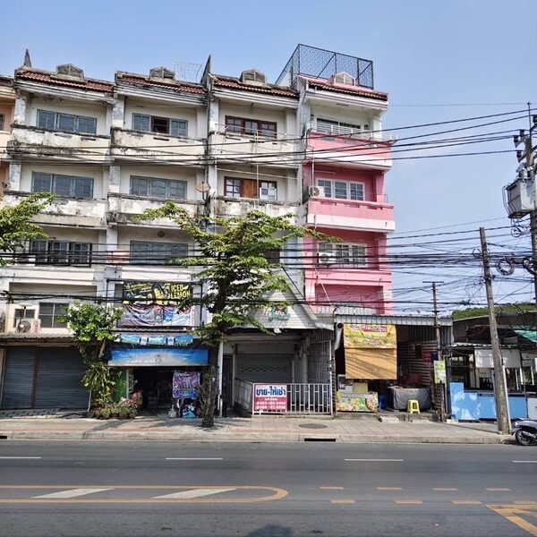 ขายอาคารพาณิชย์ ปากซอยประชาอุทิศ 127 ใกล้บิ๊กซี ติดถนนใหญ่ ทำเลศักยภาพสูง โทร 063-365-9464