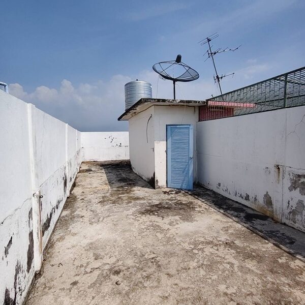 ขายอาคารพาณิชย์ ปากซอยประชาอุทิศ 127 ใกล้บิ๊กซี ติดถนนใหญ่ ทำเลศักยภาพสูง โทร 063-365-9464