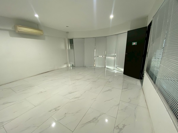 ให้เช่า/เซ้ง/ขาย บ้านทำสำนักงาน-ลาดพร้าว ซ.8 ทำเลทอง ใจกลางเมือง ใกล้ MRT โทร 0906360022