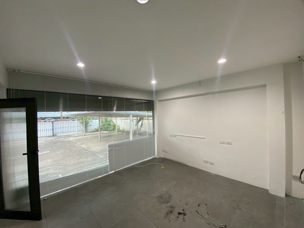 ให้เช่า/เซ้ง/ขาย บ้านทำสำนักงาน-ลาดพร้าว ซ.8 ทำเลทอง ใจกลางเมือง ใกล้ MRT โทร 0906360022