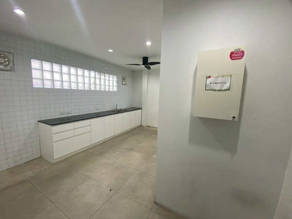 ให้เช่า/เซ้ง/ขาย บ้านทำสำนักงาน-ลาดพร้าว ซ.8 ทำเลทอง ใจกลางเมือง ใกล้ MRT โทร 0906360022