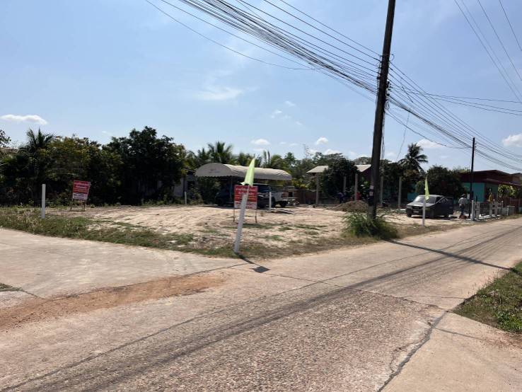 ขายที่ดินสวย ใกล้สี่แยกบายพาส อำเภอเมืองสกลนคร