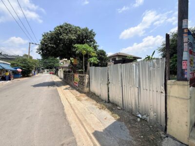 ขายด่วนที่ดิน 102.5 ตรว ติดถนนสาธารณะ ถมแล้ว+ล้อมกำแพง ซ.เทศบาล 8 อ.บางบัวทอง จ.นนทบุรี