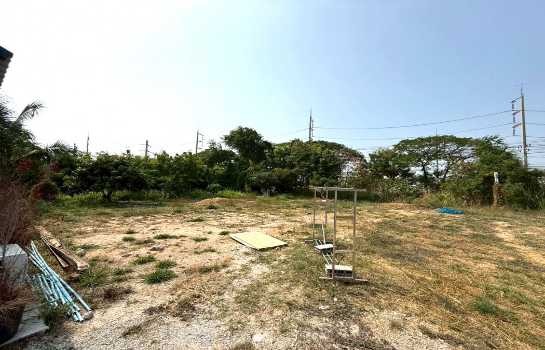 ขาย ที่ดิน ME401 EEC สีม่วงลาย ติดนิคม อมตะชลบุรี บ้านเก่า พานทอง ชลบุรี . 20 ไร่ 1 งาน 72.3 ตรว ทำเลดี แปลงสี่เหลี่ยมสวย แบ่งขายได้ เช่าได้