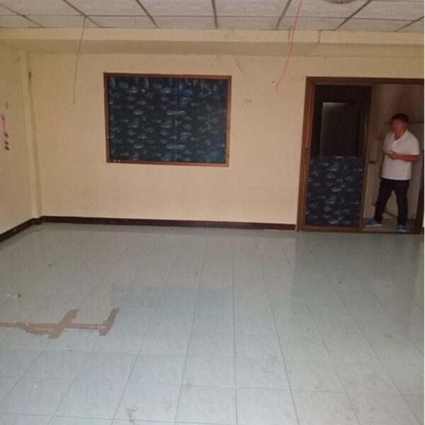 ขายทาวน์เฮ้าส์ 3 ชั้น 30 ตรว หมู่บ้านคลองหลวงโฮมเพลส ตรงข้ามแมคโครคลองหลวง โทร 0982251577