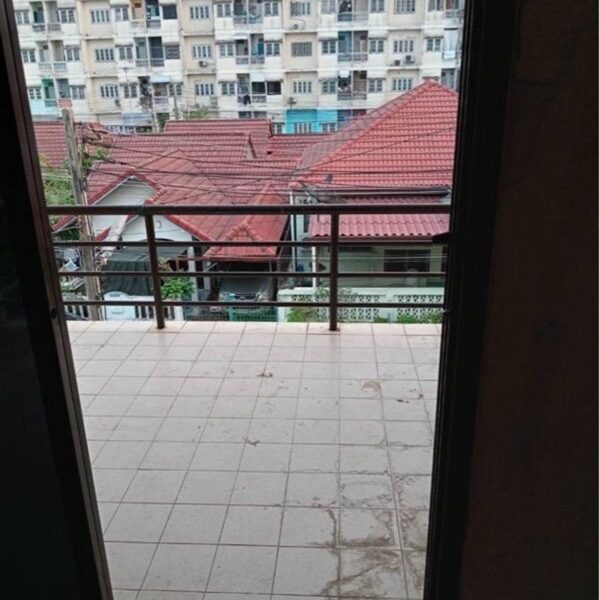 ขายทาวน์เฮ้าส์ 3 ชั้น 30 ตรว หมู่บ้านคลองหลวงโฮมเพลส ตรงข้ามแมคโครคลองหลวง โทร 0982251577