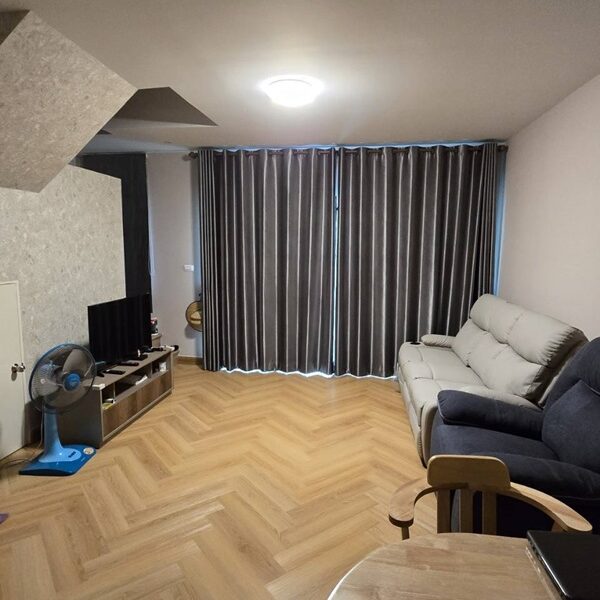 ขาย/ให้เช่า ทาวน์โฮม 3 ชั้น บ้านกลางเมือง (รามอินทรา-วัชรพล) 3 ห้องนอน ใกล้ แฟชั่นไอส์แลนด์ โทร 095-9166677