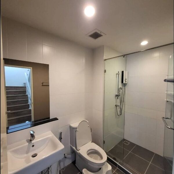 ขาย/ให้เช่า ทาวน์โฮม 3 ชั้น บ้านกลางเมือง (รามอินทรา-วัชรพล) 3 ห้องนอน ใกล้ แฟชั่นไอส์แลนด์ โทร 095-9166677