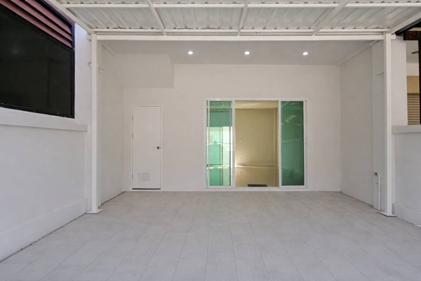 ขายทาวน์โฮม 3 ชั้น รีโนเวทใหม่ ข้างซอยวัดบางปิ้ง ถ.ศรีนครินทร์ อ.บางเมือง จ.สมุทรปราการ โทร 098-5459419