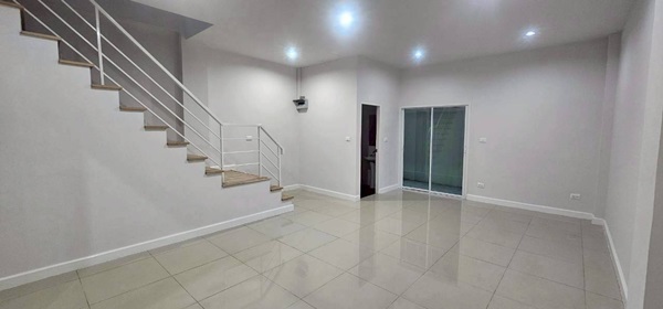 ขายทาวน์โฮม 3 ชั้น รีโนเวทใหม่ ข้างซอยวัดบางปิ้ง ถ.ศรีนครินทร์ อ.บางเมือง จ.สมุทรปราการ โทร 098-5459419