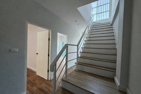 ขายทาวน์โฮม 3 ชั้น รีโนเวทใหม่ ข้างซอยวัดบางปิ้ง ถ.ศรีนครินทร์ อ.บางเมือง จ.สมุทรปราการ โทร 098-5459419