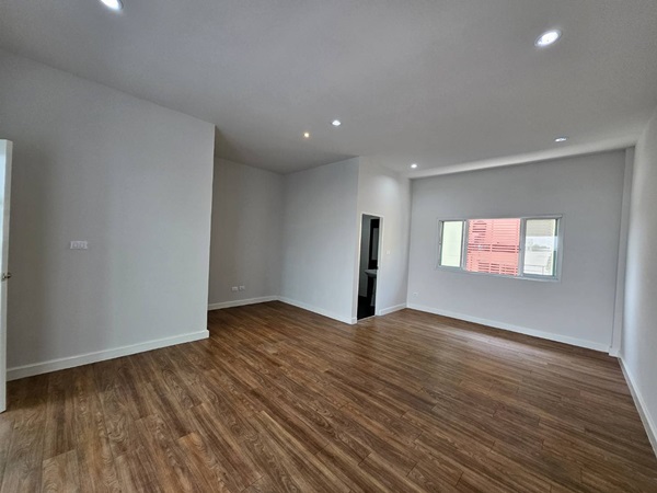 ขายทาวน์โฮม 3 ชั้น รีโนเวทใหม่ ข้างซอยวัดบางปิ้ง ถ.ศรีนครินทร์ อ.บางเมือง จ.สมุทรปราการ โทร 098-5459419