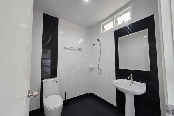 ขายทาวน์โฮม 3 ชั้น รีโนเวทใหม่ ข้างซอยวัดบางปิ้ง ถ.ศรีนครินทร์ อ.บางเมือง จ.สมุทรปราการ โทร 098-5459419