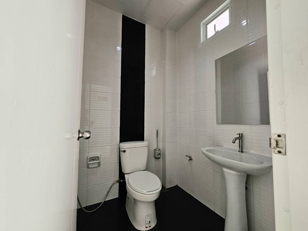 ขายทาวน์โฮม 3 ชั้น รีโนเวทใหม่ ข้างซอยวัดบางปิ้ง ถ.ศรีนครินทร์ อ.บางเมือง จ.สมุทรปราการ โทร 098-5459419