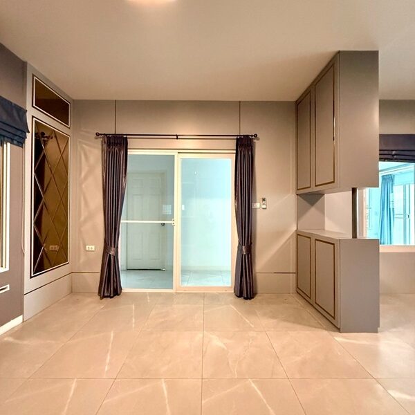 ขายบ้านเดี่ยว หมู่บ้านมัณฑนา เพชรเกษม สาย 4 (หลังมุม) ถ.พุทธสาคร อ.กระทุ่มแบน สมุทรสาคร โทร 084-1416555 เจ้าของขายเอง