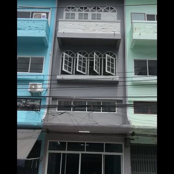 ให้เช่า ตึกแถว 4 ชั้น ต่อเติมเต็ม เอกชัย 69/1 ราคา 1หมื่นบาท/ด. บาท T. 086-4540423