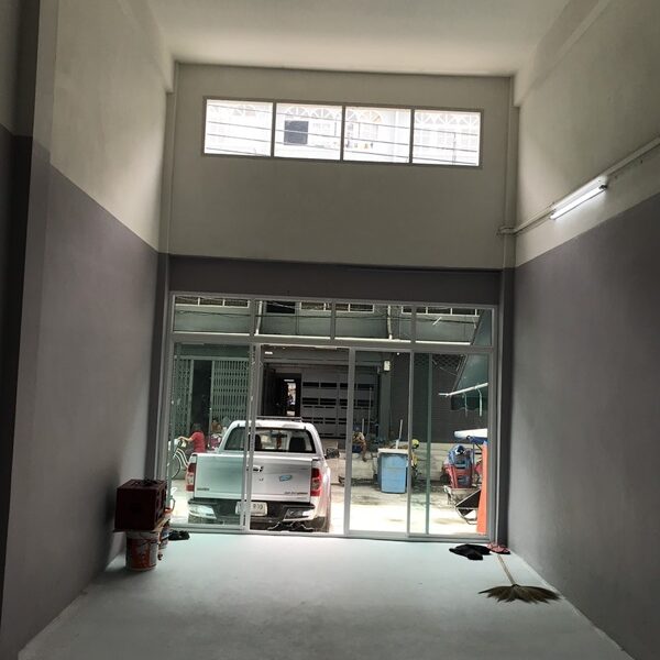 ให้เช่า ตึกแถว 4 ชั้น ต่อเติมเต็ม เอกชัย 69/1 ราคา 1หมื่นบาท/ด. บาท T. 086-4540423